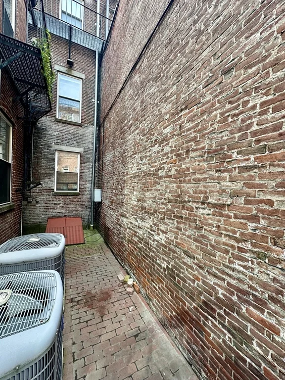 2 bed, 2 bath apartment for rent at 16 Temple St Unit 1, Beacon Hill — photo 14 of 15