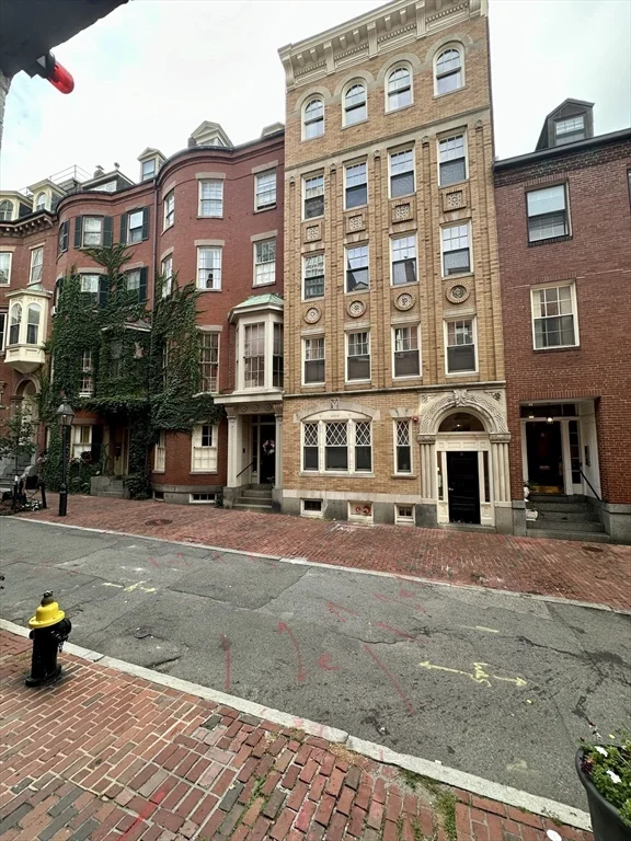 2 bed, 2 bath apartment for rent at 16 Temple St Unit 1, Beacon Hill — photo 15 of 15
