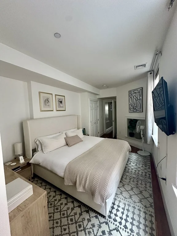 2 bed, 2 bath apartment for rent at 16 Temple St Unit 1, Beacon Hill — photo 6 of 15
