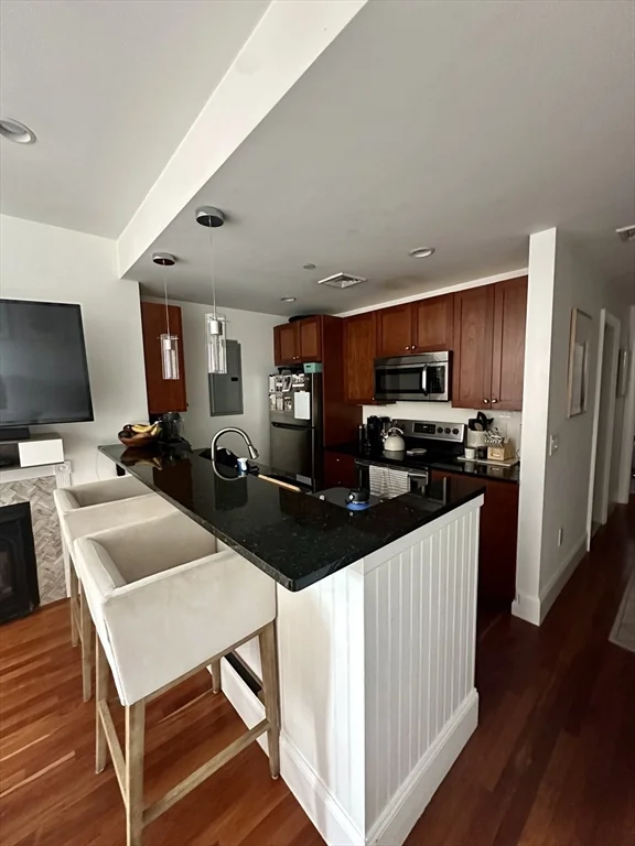 2 bed, 2 bath apartment for rent at 16 Temple St Unit 1, Beacon Hill — photo 3 of 15