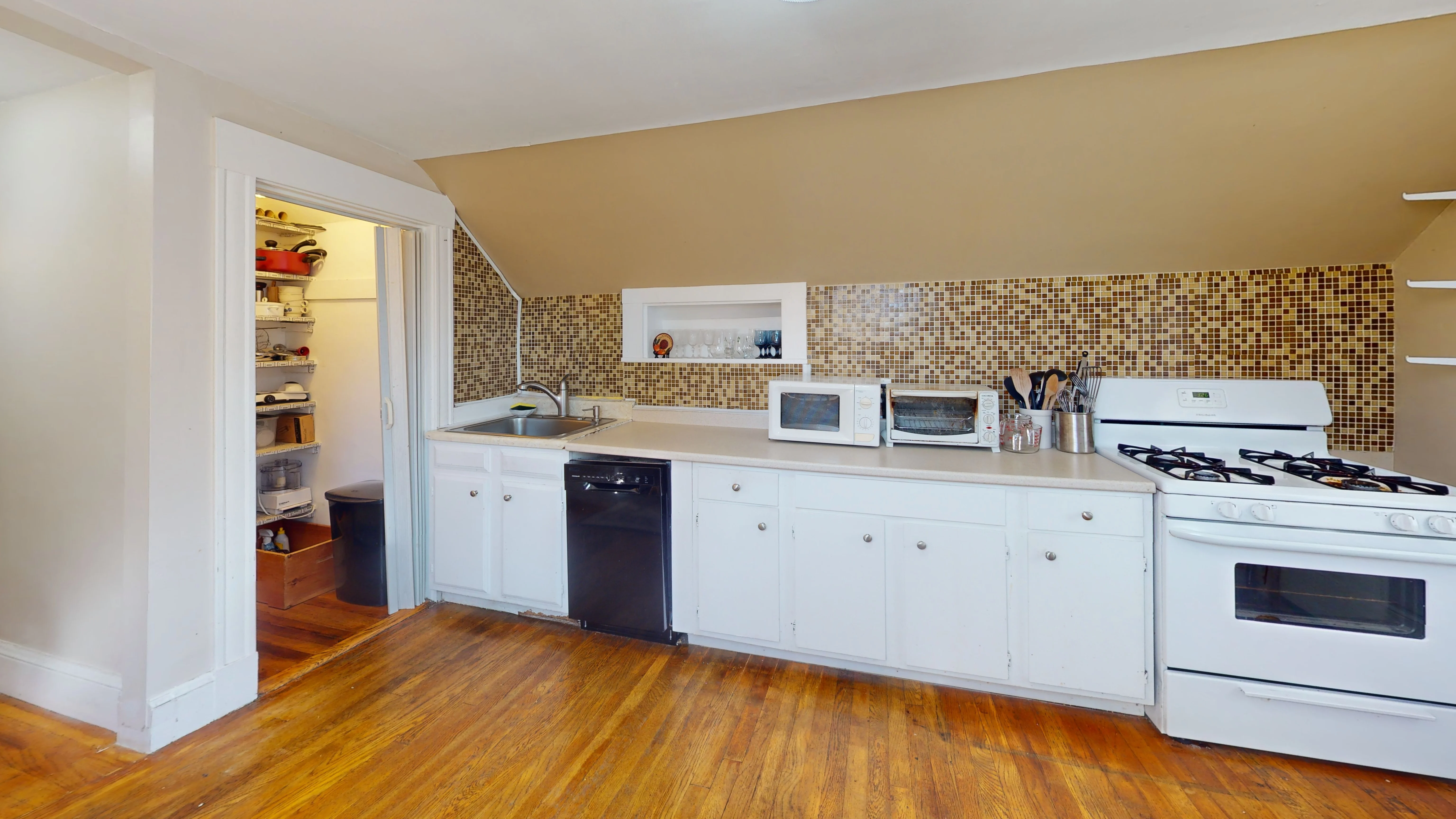 1 bed, 1 bath apartment for rent at 16 Templeton Pkwa Unit 3, Watertown
