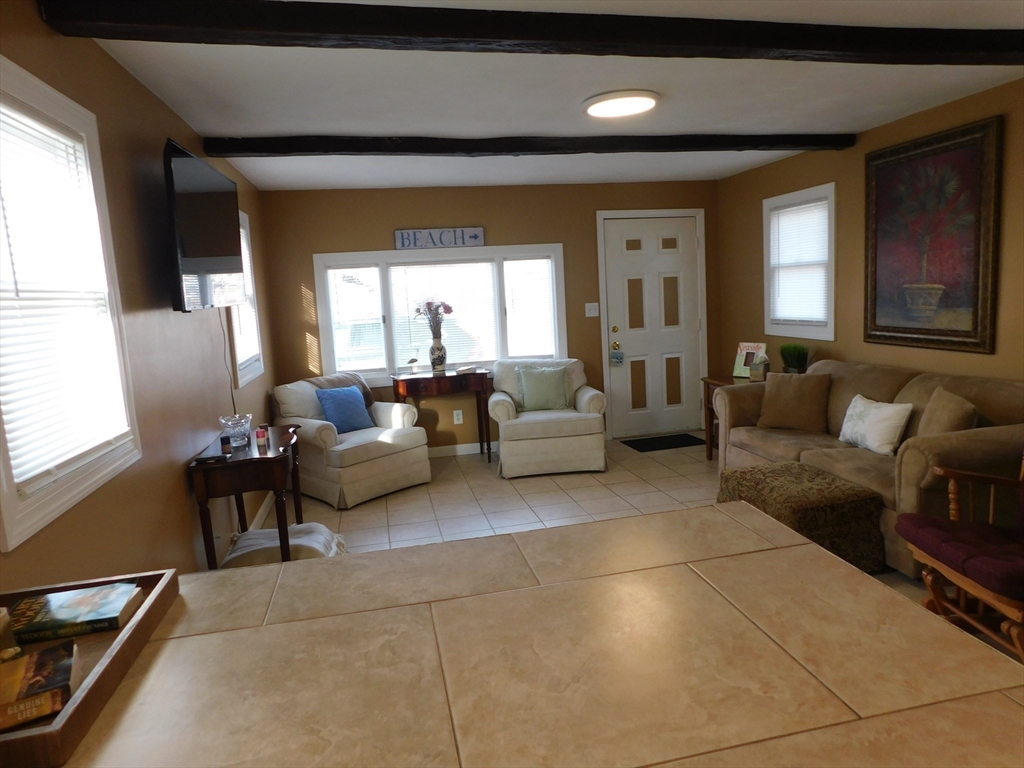 1 bed, 1 bath apartment for rent at 16 Thirteenth St, Wareham — photo 1 of 35