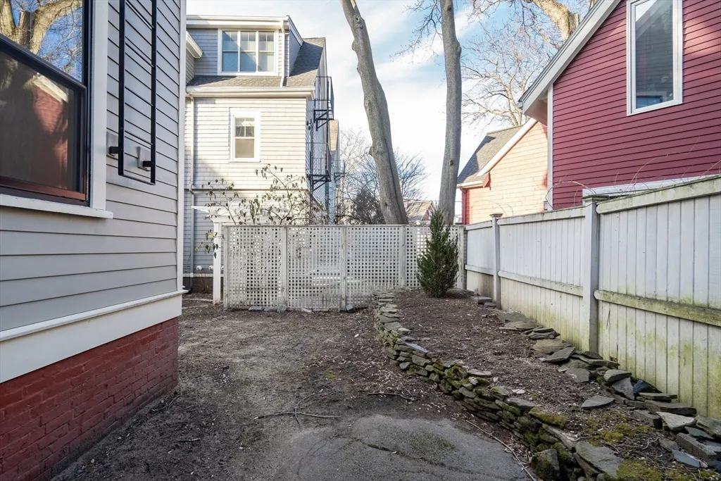 3 bed, 2 bath apartment for rent at 16 Traymore St Unit 16, Baldwin — photo 20 of 22