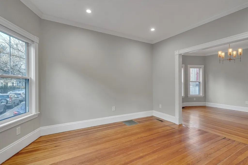 3 bed, 2 bath apartment for rent at 16 Traymore St Unit 16, Baldwin — photo 8 of 22