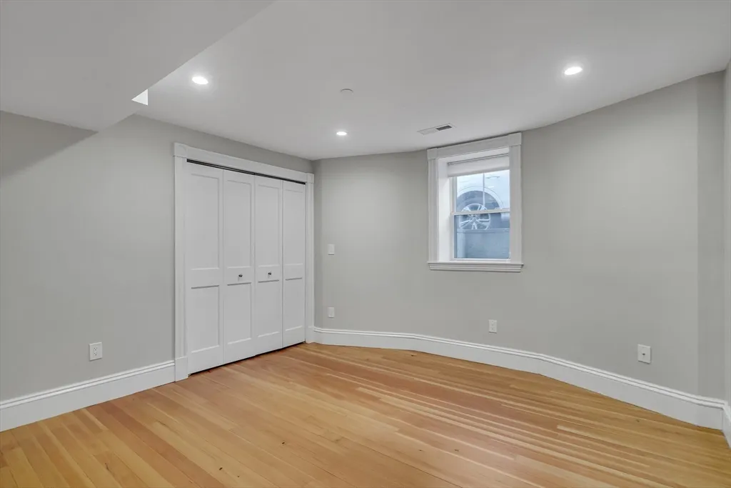 3 bed, 2 bath apartment for rent at 16 Traymore St Unit 16, Baldwin — photo 14 of 22