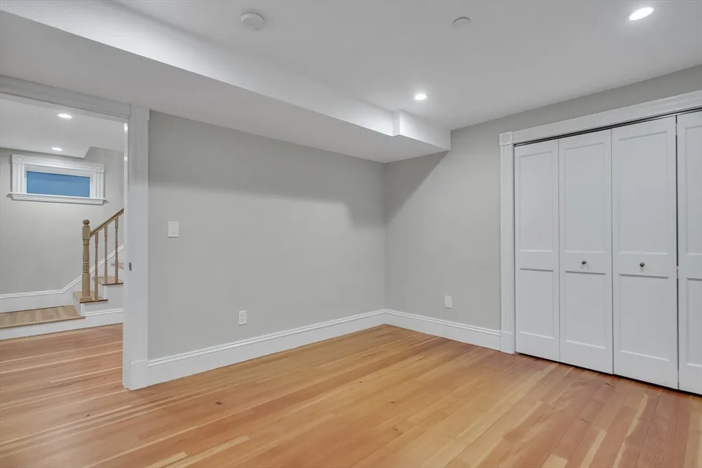 3 bed, 2 bath apartment for rent at 16 Traymore St Unit 16, Baldwin — photo 13 of 22