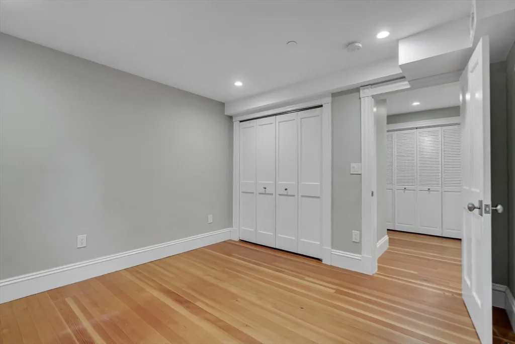 3 bed, 2 bath apartment for rent at 16 Traymore St Unit 16, Baldwin — photo 15 of 22
