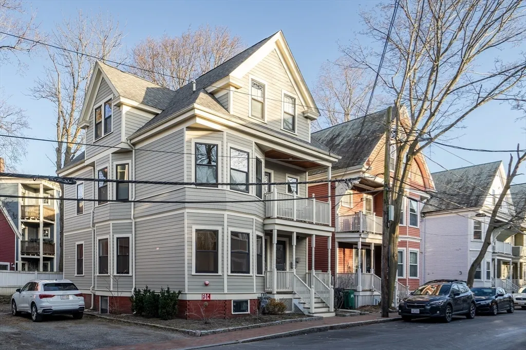 3 bed, 2 bath apartment for rent at 16 Traymore St Unit 16, Baldwin — photo 1 of 22
