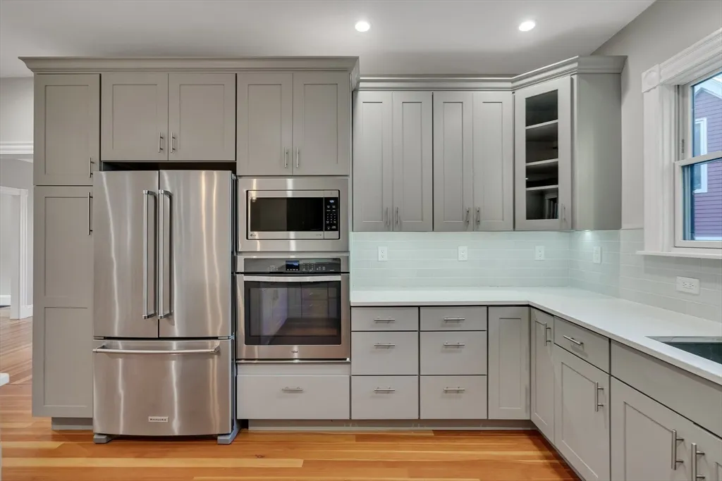 3 bed, 2 bath apartment for rent at 16 Traymore St Unit 16, Baldwin — photo 4 of 22