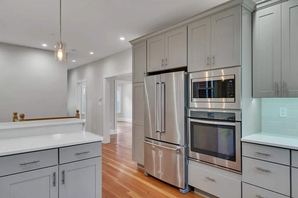 3 bed, 2 bath apartment for rent at 16 Traymore St Unit 16, Baldwin — photo 5 of 22
