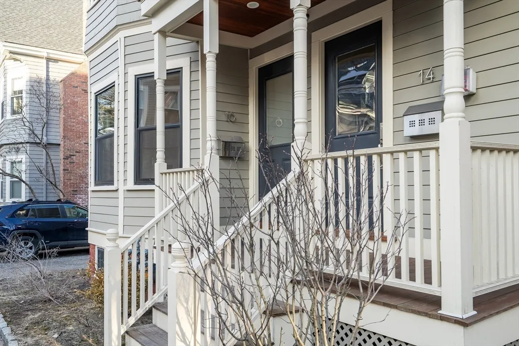 3 bed, 2 bath apartment for rent at 16 Traymore St Unit 16, Baldwin — photo 2 of 22