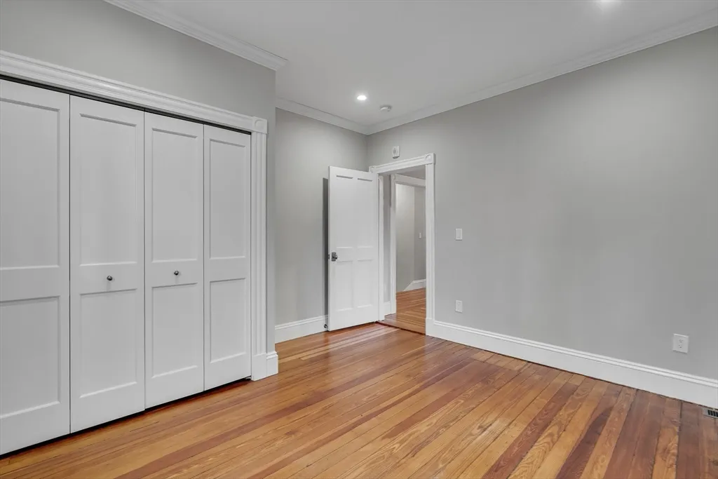 3 bed, 2 bath apartment for rent at 16 Traymore St Unit 16, Baldwin — photo 9 of 22
