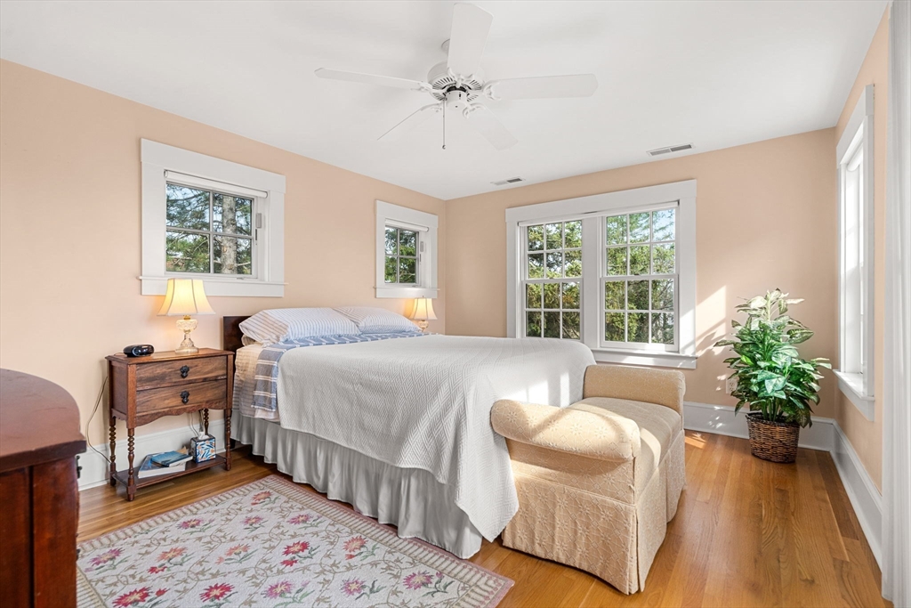 3 bed, 2 bath apartment for rent at 16 Waldron Ct, Marblehead — photo 16 of 22