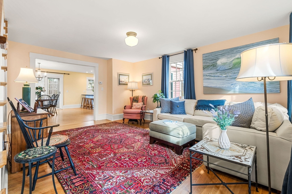 3 bed, 2 bath apartment for rent at 16 Waldron Ct, Marblehead — photo 5 of 22