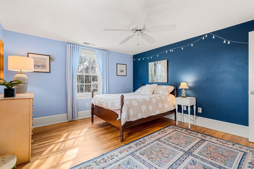 3 bed, 2 bath apartment for rent at 16 Waldron Ct, Marblehead — photo 14 of 22