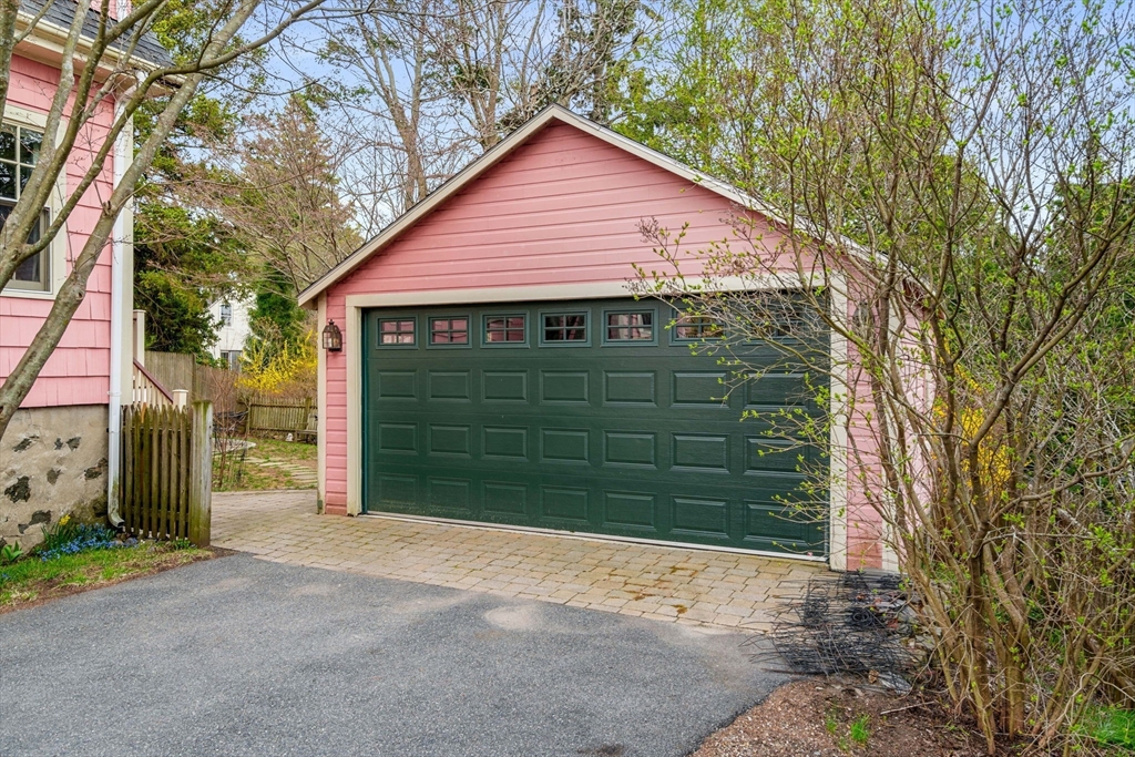 3 bed, 2 bath apartment for rent at 16 Waldron Ct, Marblehead — photo 21 of 22