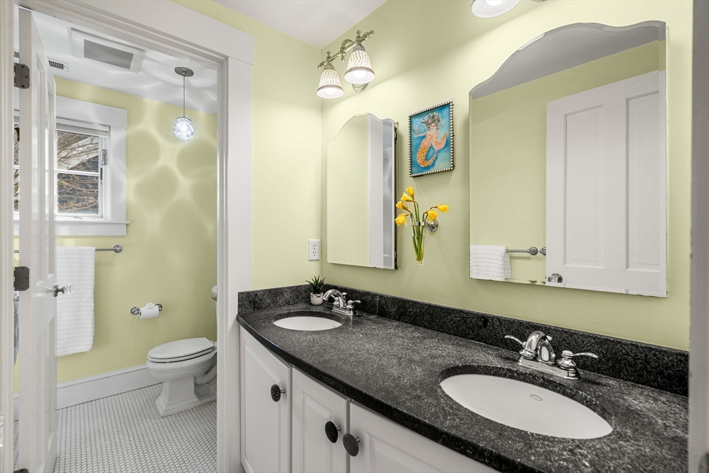 3 bed, 2 bath apartment for rent at 16 Waldron Ct, Marblehead — photo 12 of 22
