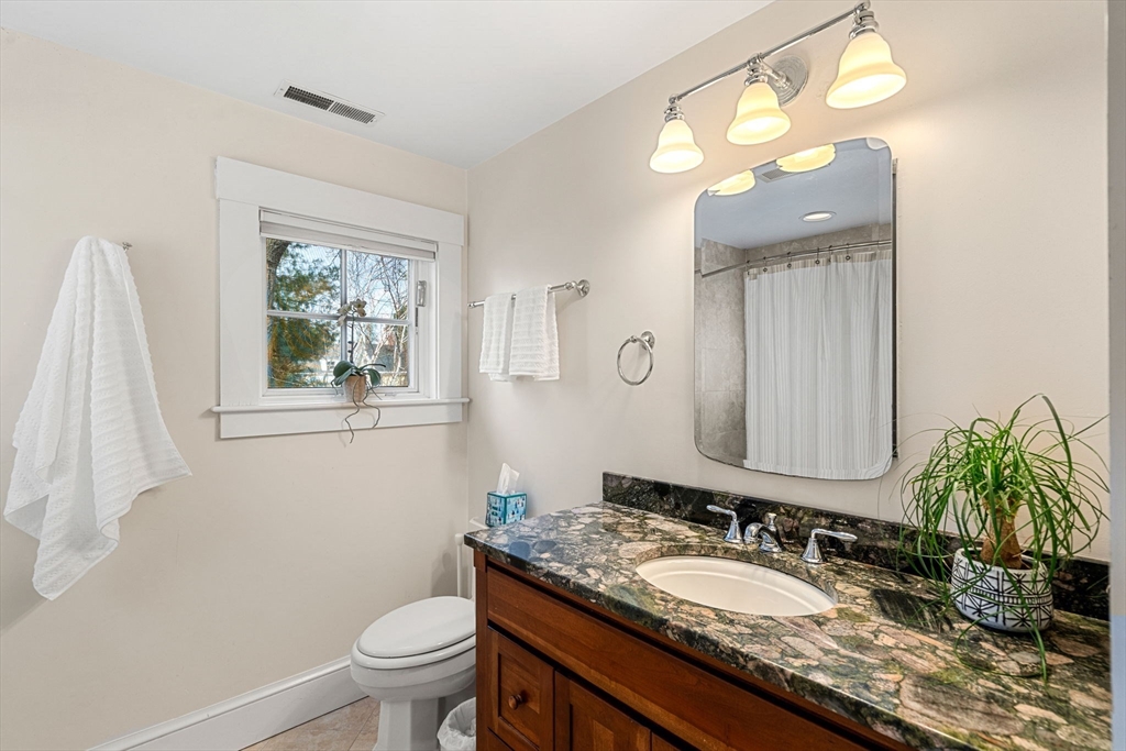 3 bed, 2 bath apartment for rent at 16 Waldron Ct, Marblehead — photo 17 of 22