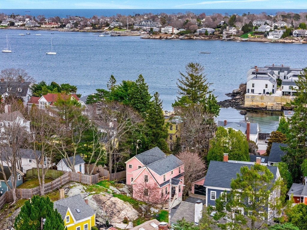 3 bed, 2 bath apartment for rent at 16 Waldron Ct, Marblehead — photo 22 of 22