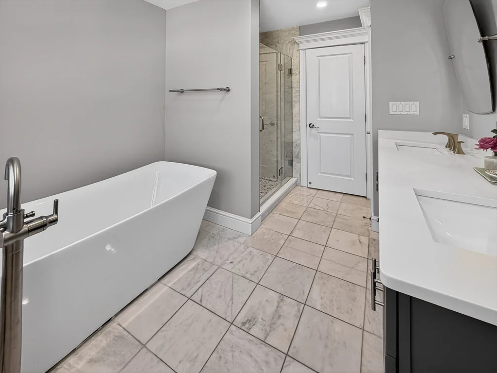4 bed, 4+ bath apartment for rent at 16 Walsh Rd, Bedford — photo 28 of 42