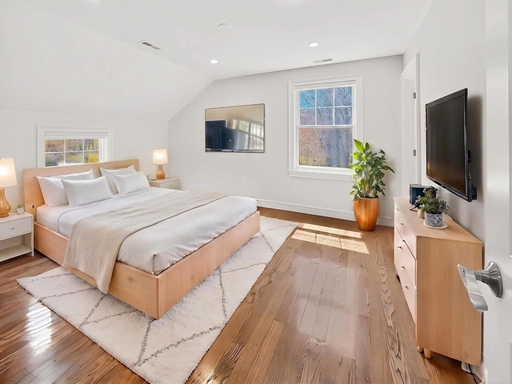 4 bed, 4+ bath apartment for rent at 16 Walsh Rd, Bedford — photo 33 of 42