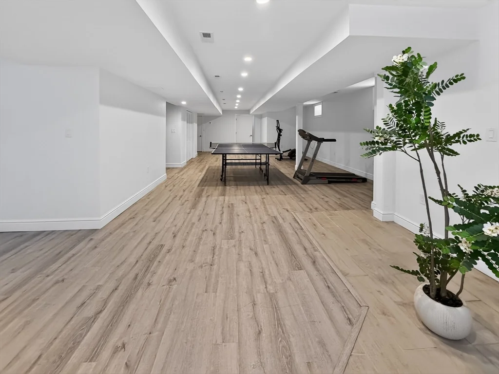 4 bed, 4+ bath apartment for rent at 16 Walsh Rd, Bedford — photo 38 of 42