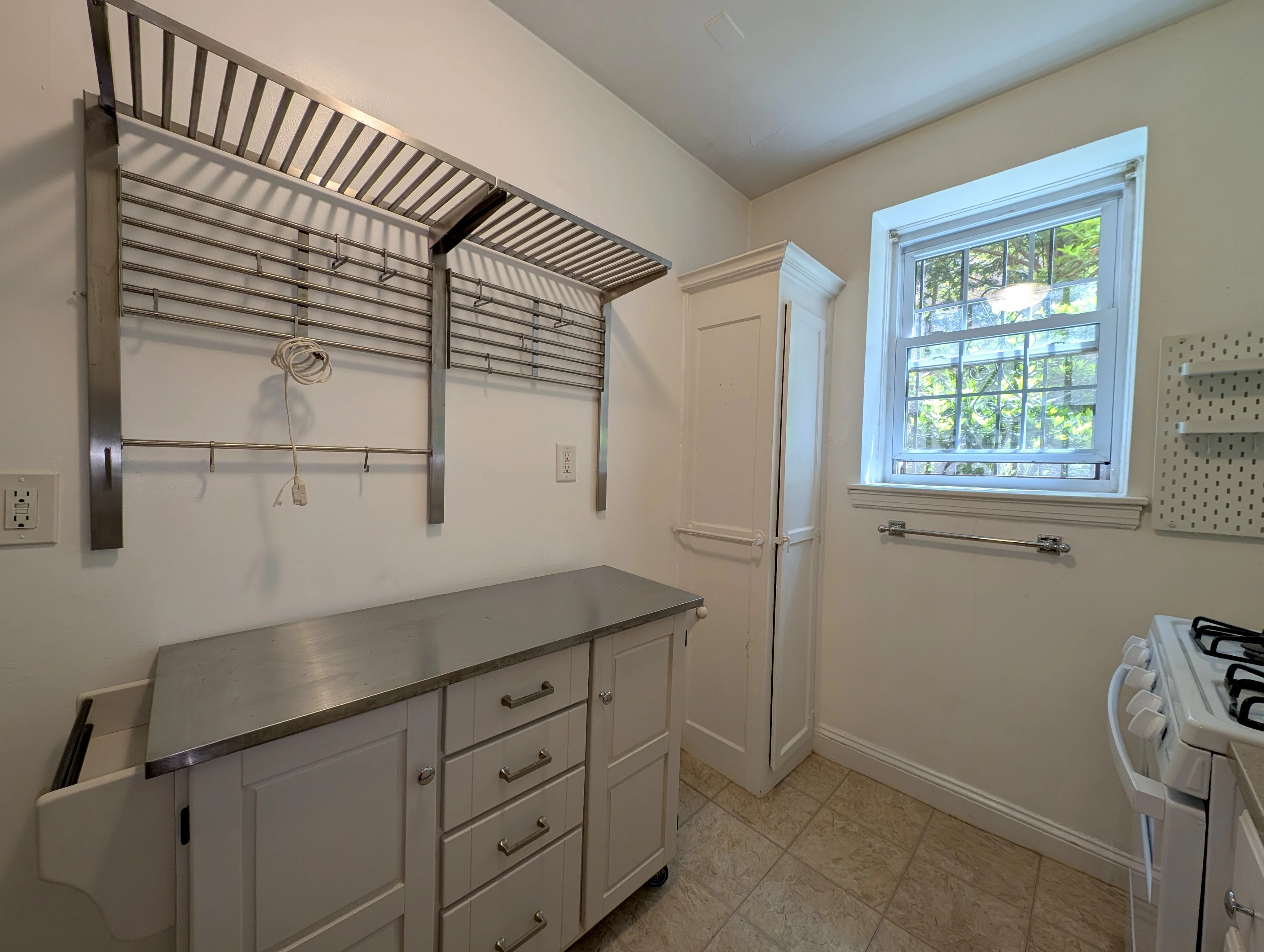 2 bed, 1 bath apartment for rent at 16 Ware St Unit B, Mid Cambridge — photo 4 of 20