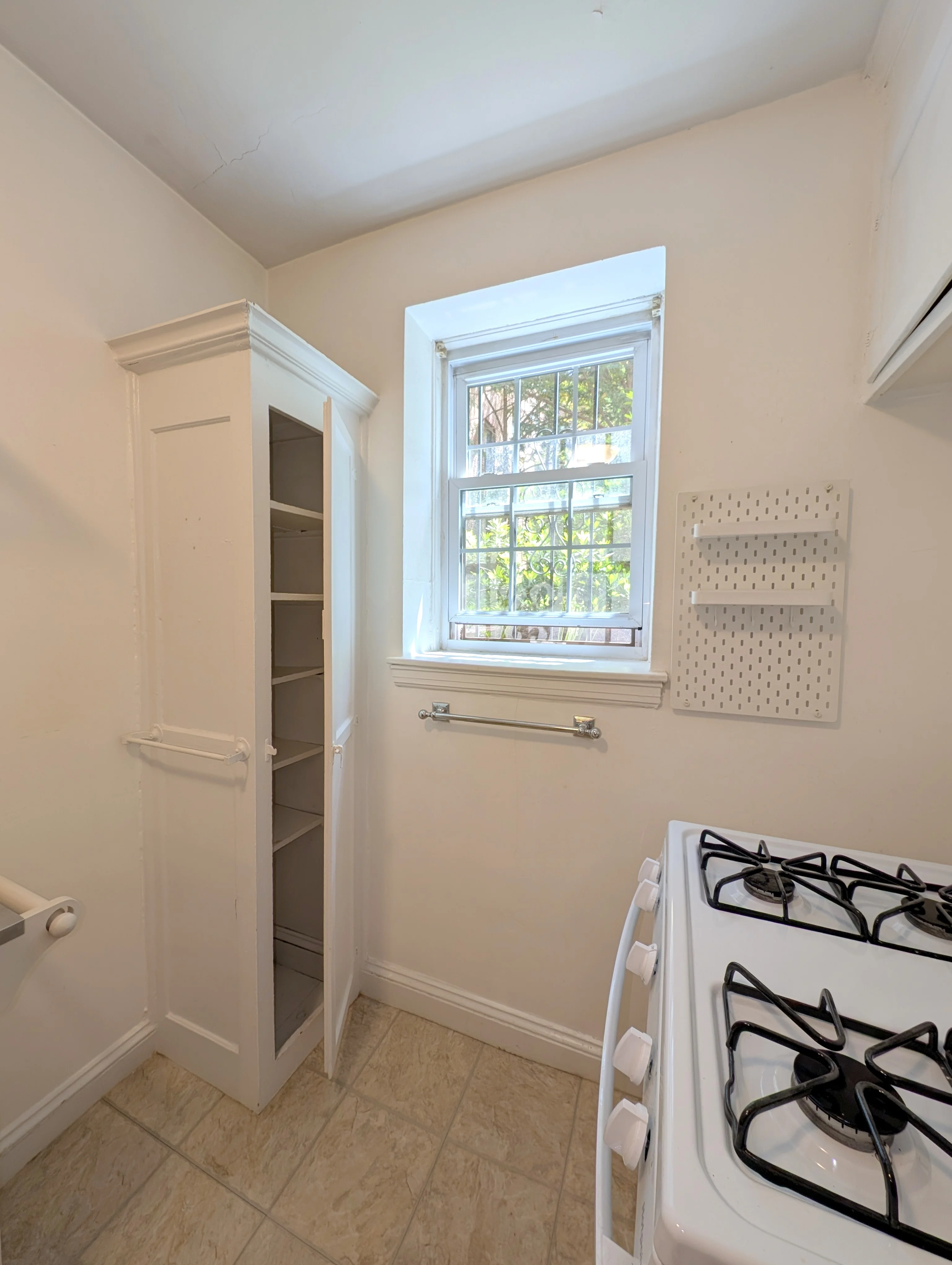 2 bed, 1 bath apartment for rent at 16 Ware St Unit B, Mid Cambridge — photo 3 of 20