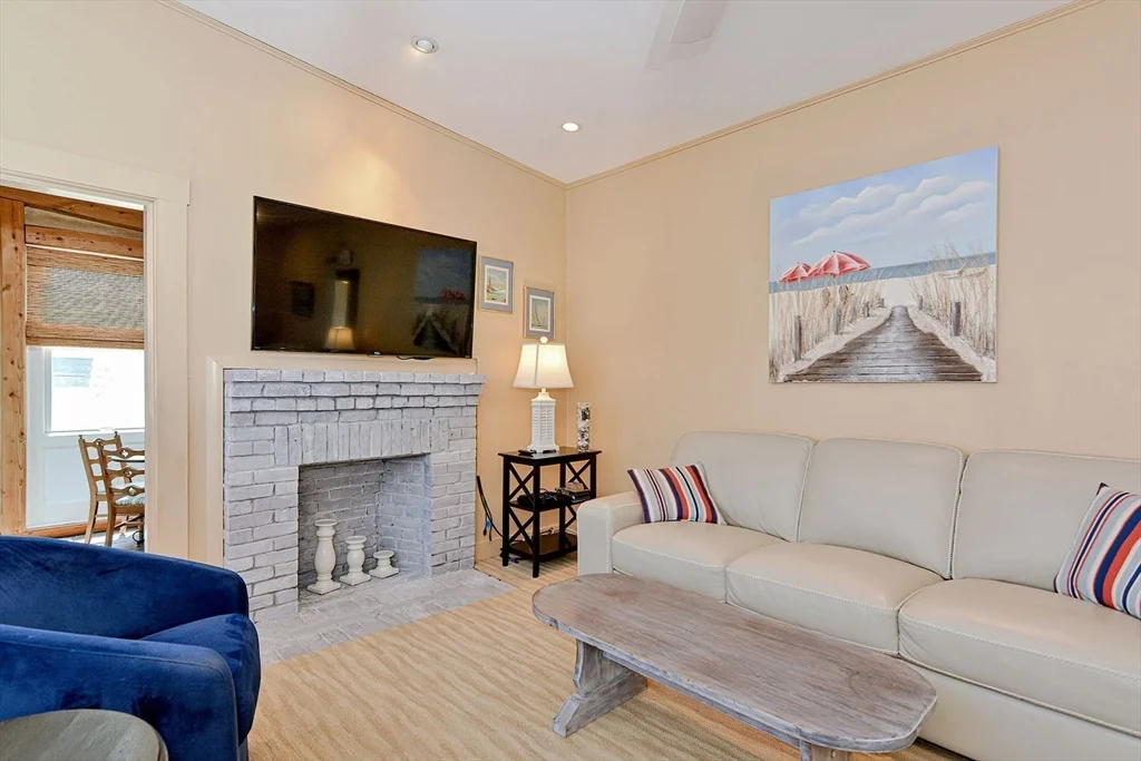 3 bed, 1 bath apartment for rent at 16 Warwick Rd Unit WINTER, East Gloucester — photo 10 of 25