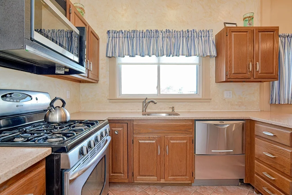 3 bed, 1 bath apartment for rent at 16 Warwick Rd Unit WINTER, East Gloucester — photo 14 of 25