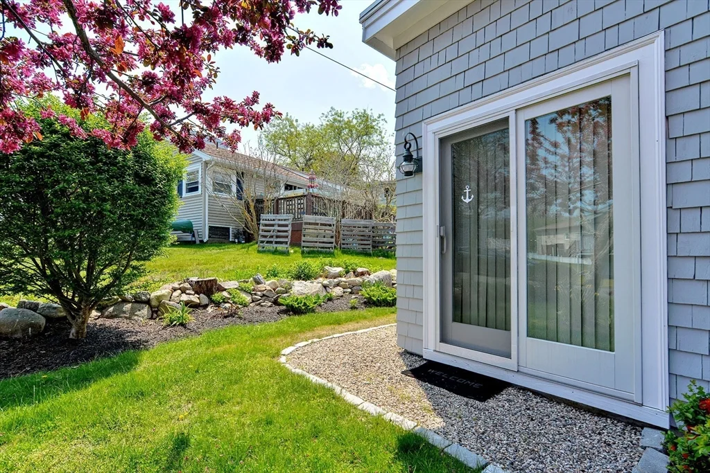 3 bed, 1 bath apartment for rent at 16 Warwick Rd Unit WINTER, East Gloucester — photo 24 of 25