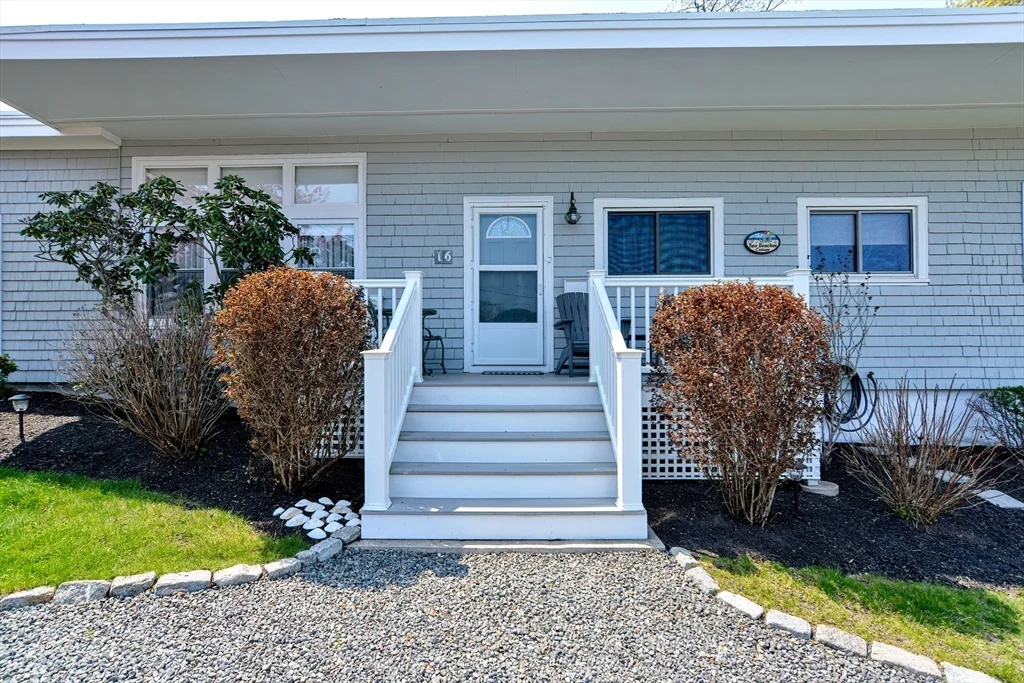 3 bed, 1 bath apartment for rent at 16 Warwick Rd Unit WINTER, East Gloucester — photo 2 of 25