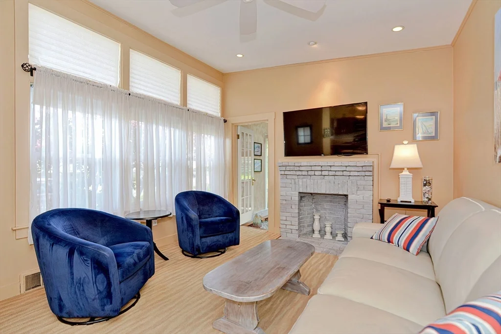 3 bed, 1 bath apartment for rent at 16 Warwick Rd Unit WINTER, East Gloucester — photo 9 of 25