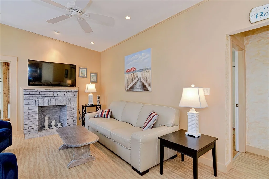 3 bed, 1 bath apartment for rent at 16 Warwick Rd Unit WINTER, East Gloucester — photo 17 of 25