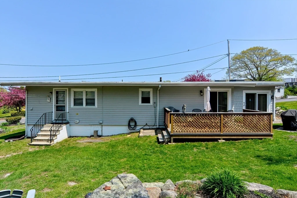 3 bed, 1 bath apartment for rent at 16 Warwick Rd Unit WINTER, East Gloucester — photo 4 of 25
