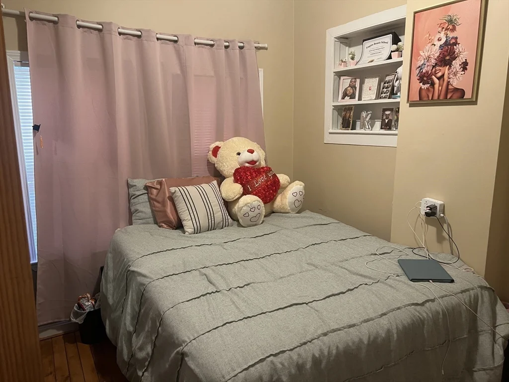 3 bed, 1 bath apartment for rent at 16 Wave Way Unit 1, Winthrop — photo 4 of 9