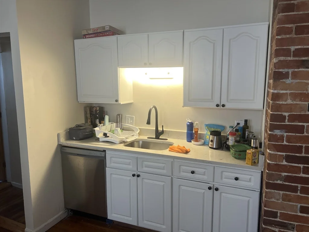 3 bed, 1 bath apartment for rent at 16 Wave Way Unit 1, Winthrop — photo 3 of 9