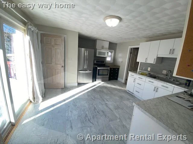 2 bed, 1 bath apartment for rent at 16 Waverly St Unit 2, Everett — photo 4 of 15
