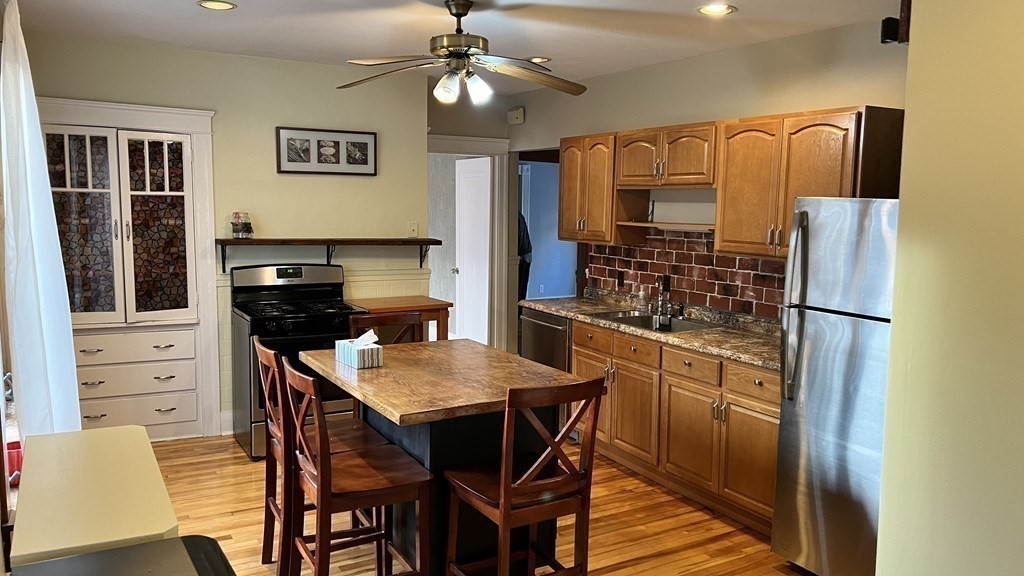 3 bed, 1 bath apartment for rent at 16 Wentworth Unit 1, Worcester — photo 4 of 9