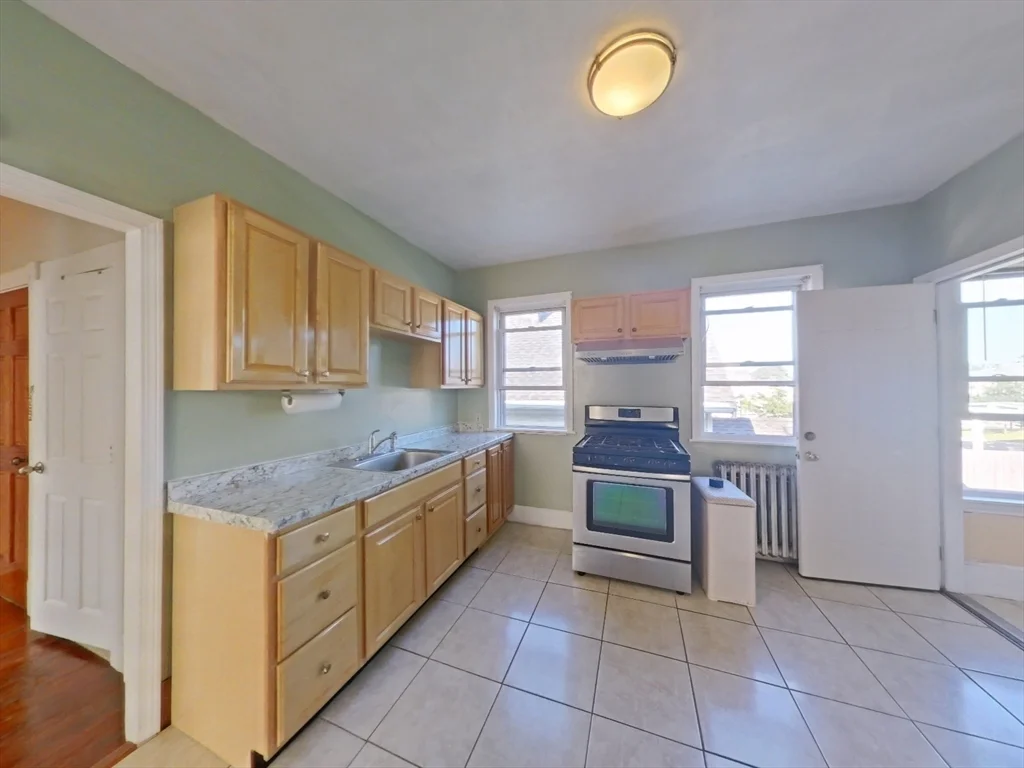 2 bed, 1 bath apartment for rent at 16 West Squantum St Unit 2, Quincy — photo 1 of 7