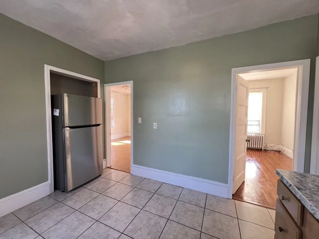 2 bed, 1 bath apartment for rent at 16 West Squantum St Unit 2, Quincy — photo 3 of 7