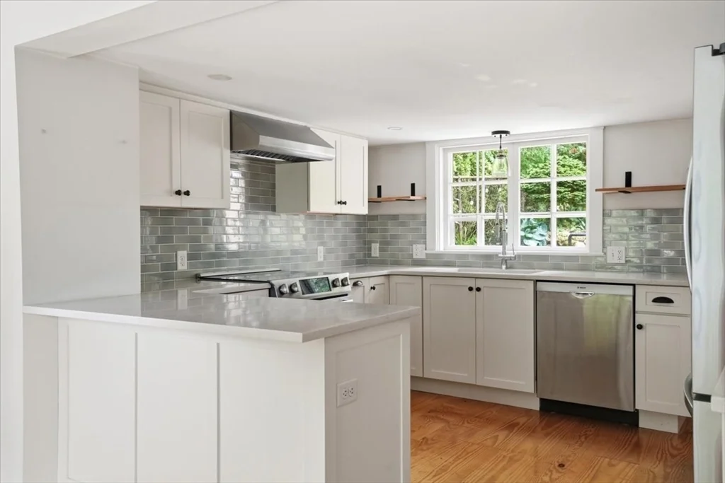 3 bed, 2 bath apartment for rent at 16 West St, Hingham — photo 5 of 27