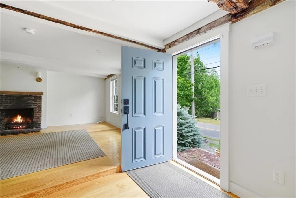 3 bed, 2 bath apartment for rent at 16 West St, Hingham — photo 22 of 27