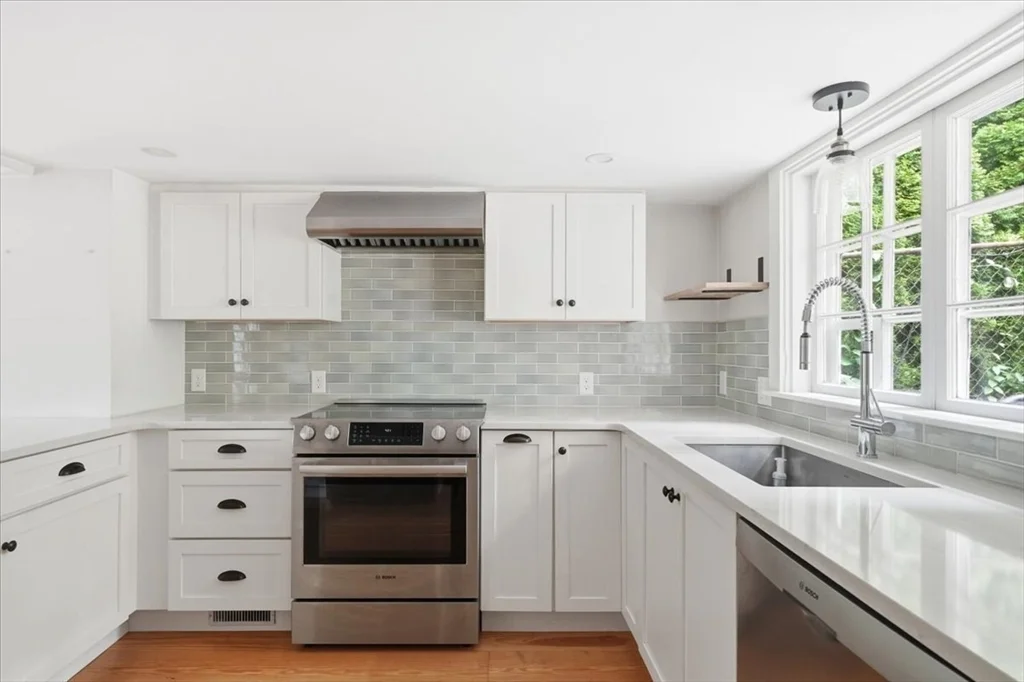 3 bed, 2 bath apartment for rent at 16 West St, Hingham — photo 7 of 27