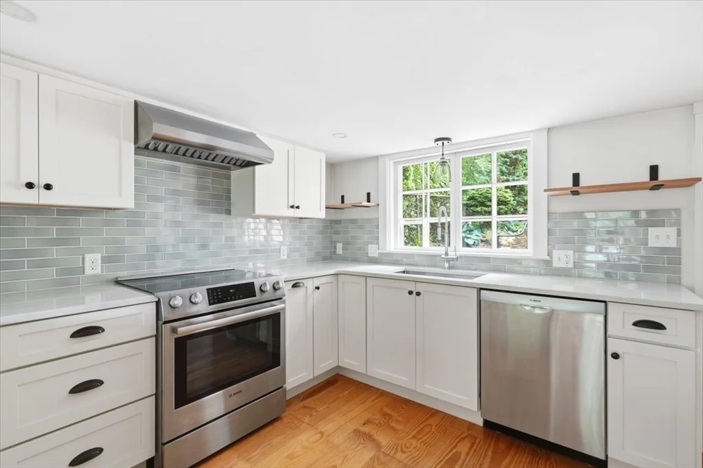 3 bed, 2 bath apartment for rent at 16 West St, Hingham — photo 6 of 27