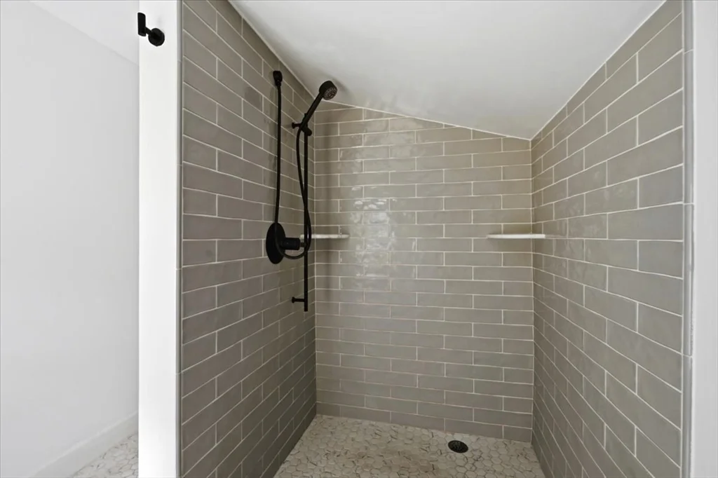 3 bed, 2 bath apartment for rent at 16 West St, Hingham — photo 19 of 27