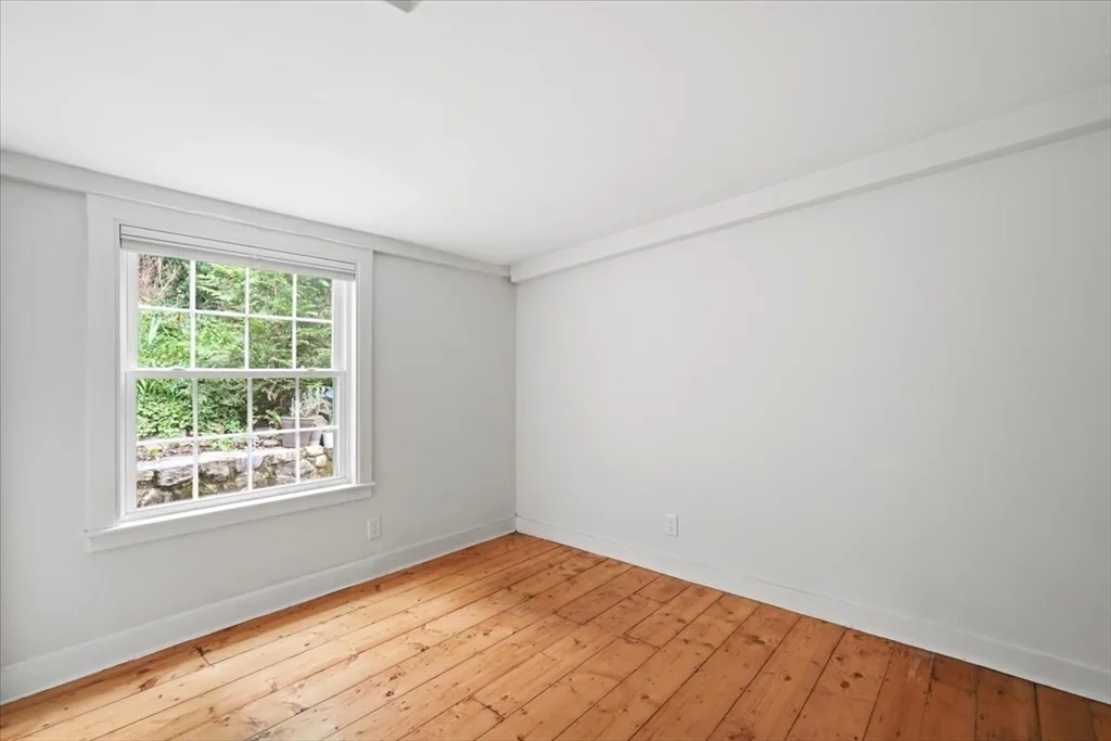 3 bed, 2 bath apartment for rent at 16 West St, Hingham — photo 13 of 27