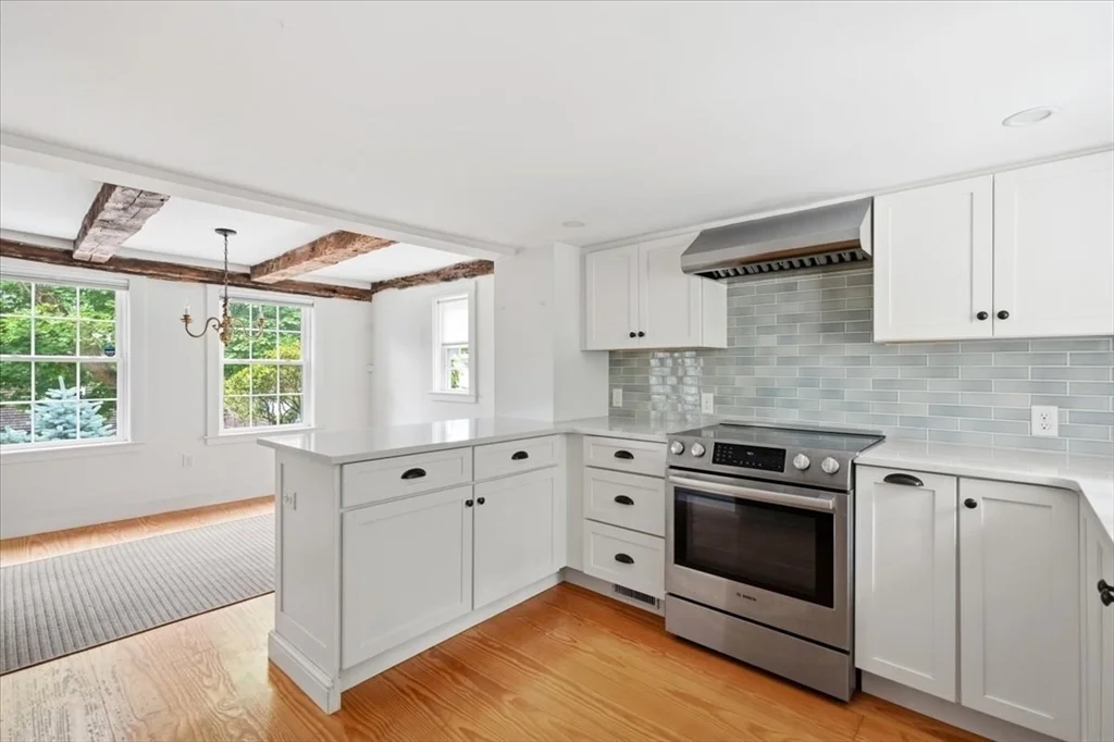 3 bed, 2 bath apartment for rent at 16 West St, Hingham — photo 2 of 27