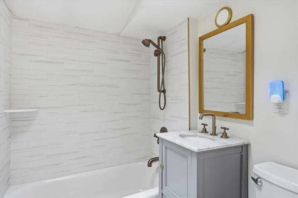 3 bed, 2 bath apartment for rent at 16 West St, Hingham — photo 12 of 27