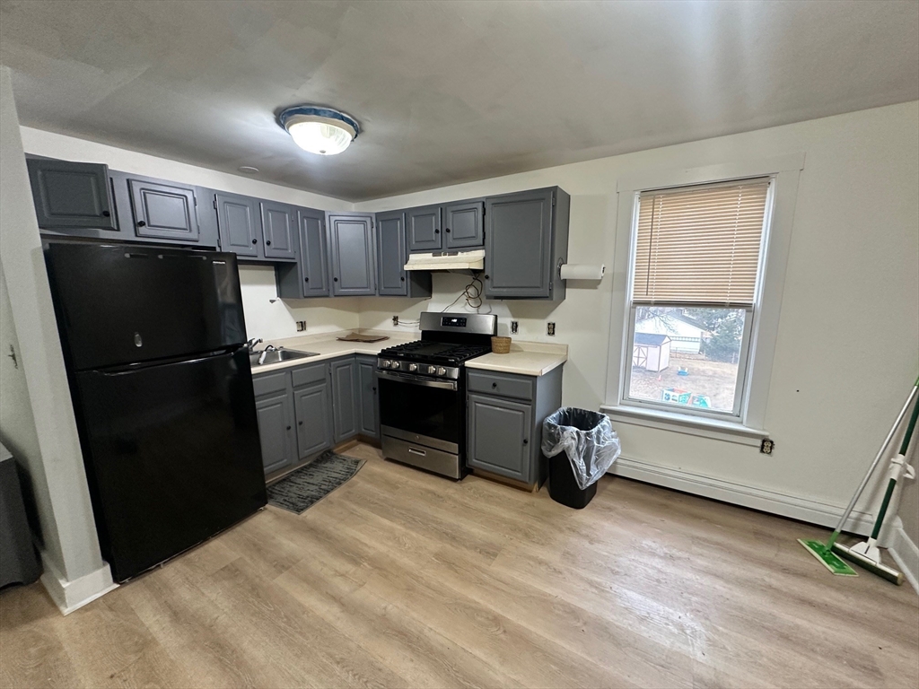 3 bed, 1 bath apartment for rent at 16 West St Unit 3, Franklin — photo 2 of 6